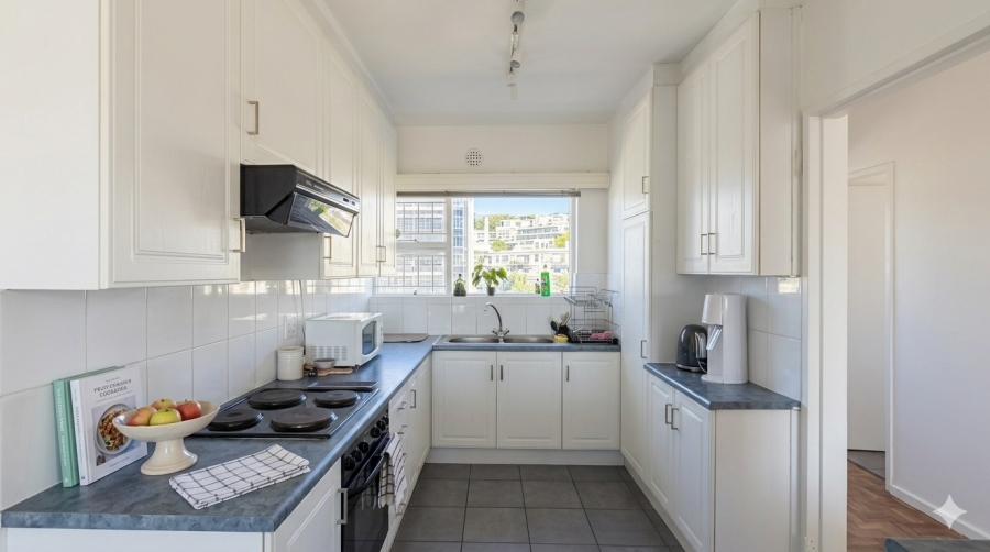 To Let 2 Bedroom Property for Rent in Green Point Western Cape